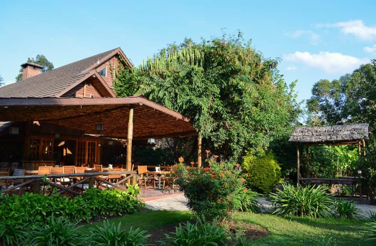 Arumeru River Lodge dining area