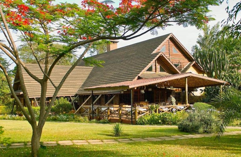 Arumeru River Lodge verandah dining