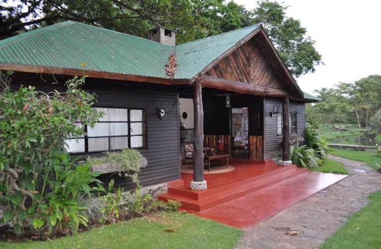 Mount Meru Game Lodge cabins
