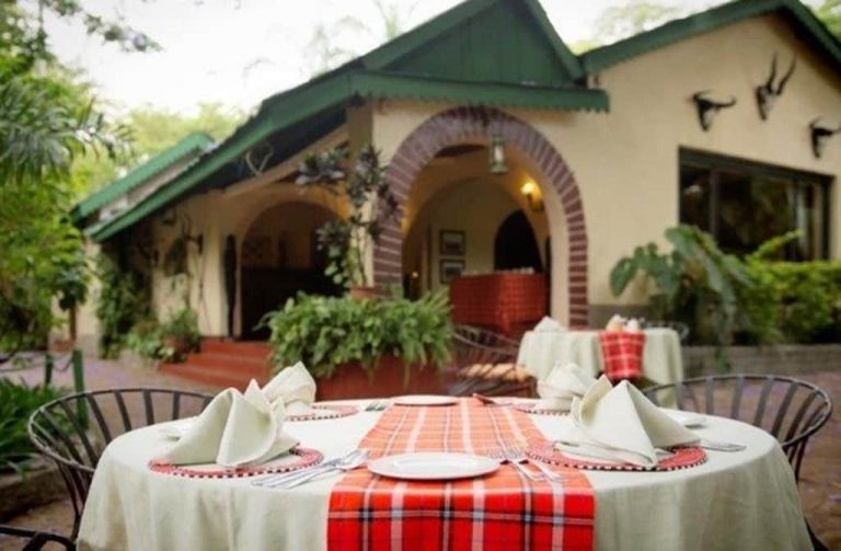 Mount Meru Game Lodge outdoor dining
