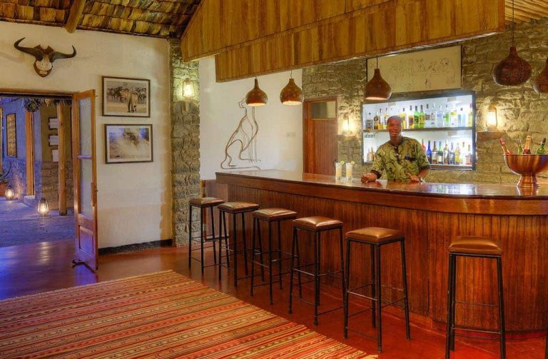 Ndutu Safari Lodge bar