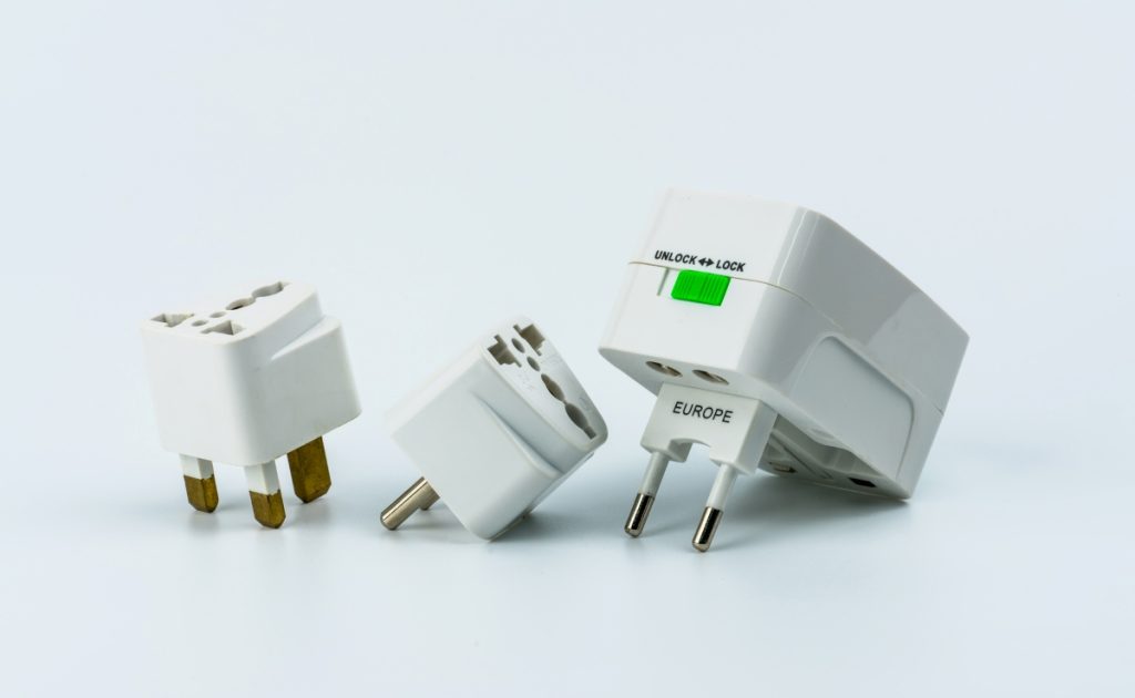Set of universal plug adapters